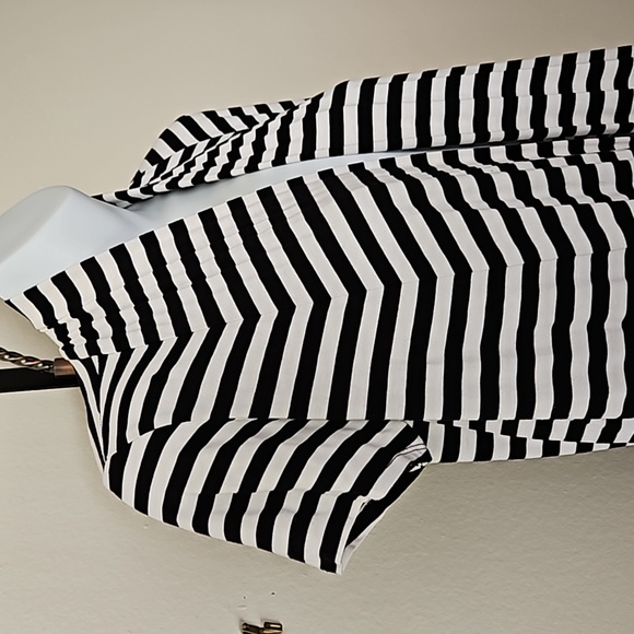 3/$20 Short Sleeves Shrug - Picture 2 of 7